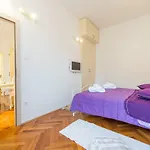 Elegant & Enchanting - Apartment At Old Town Entrance -