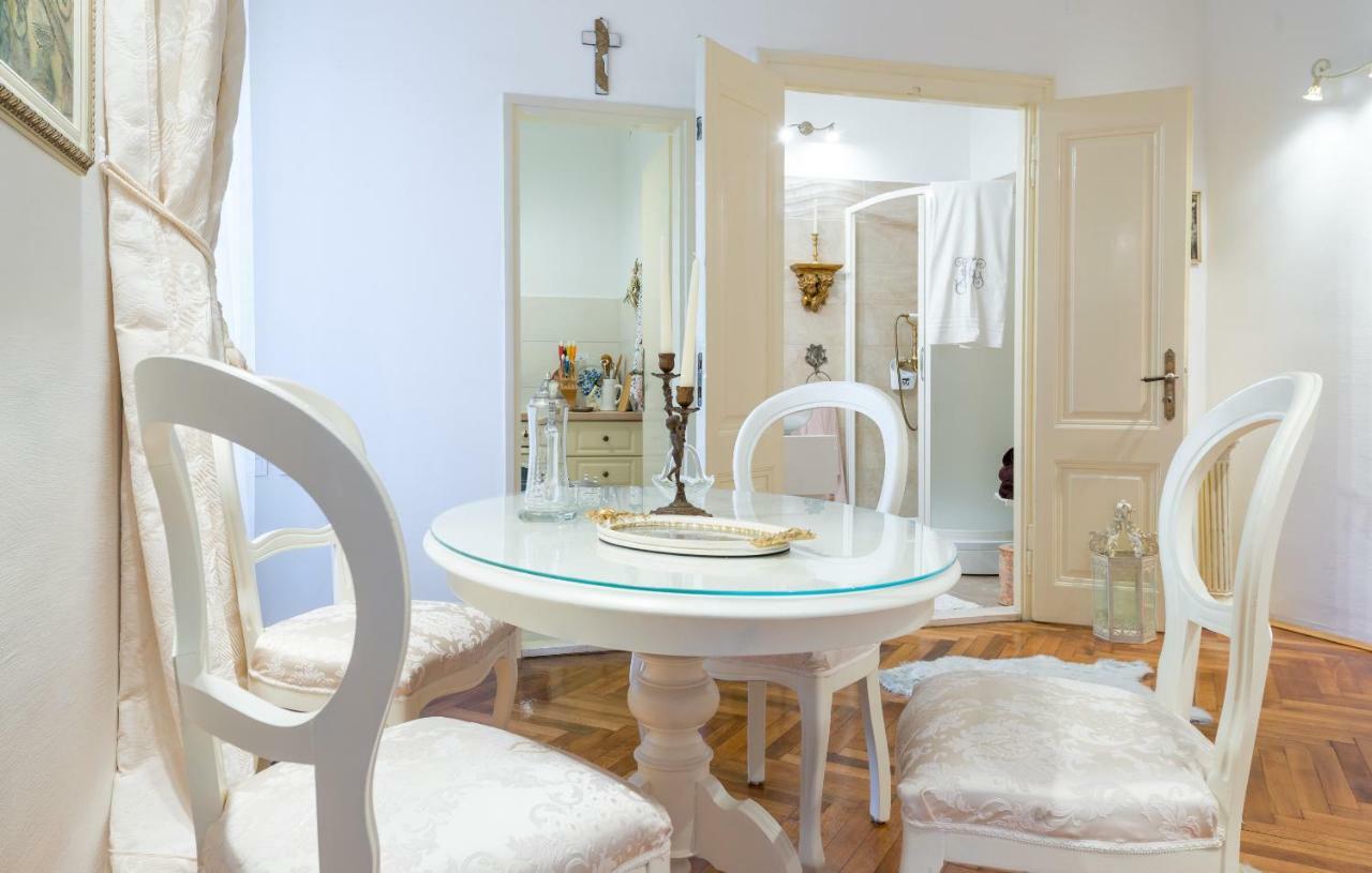 Elegant & Enchanting - At Old Town Entrance - Ragusa