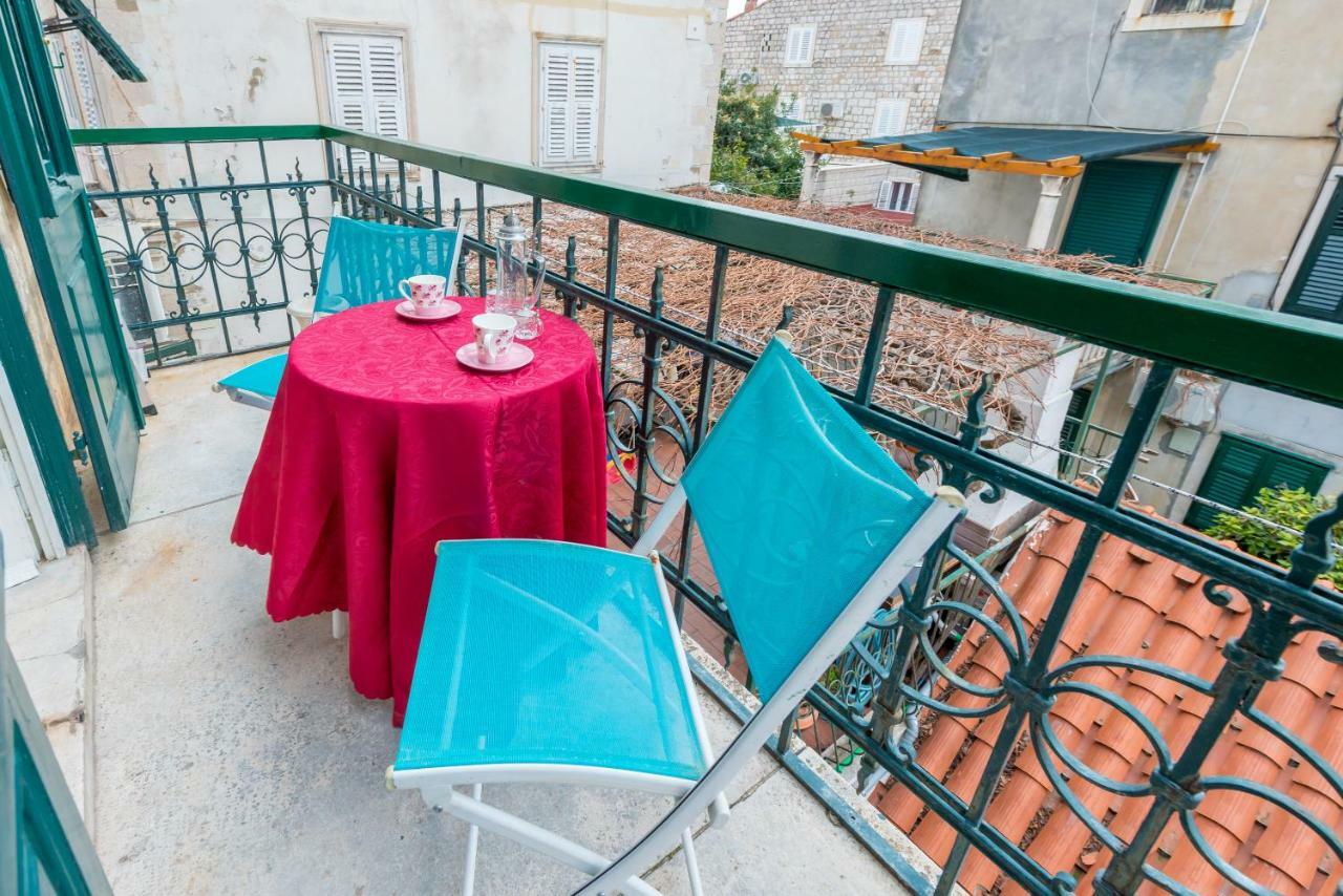 Elegant & Enchanting - At Old Town Entrance - *